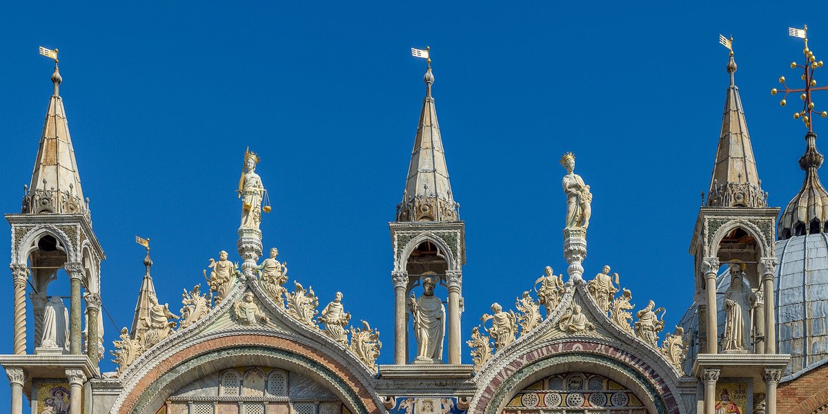 San Marco Bazilikası'nın mermer ve mozaikli cephesi