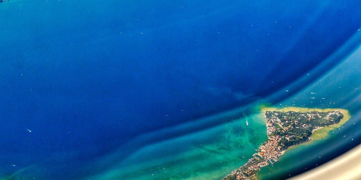 Havadan Sirmione yarımadası ve Garda Gölü
