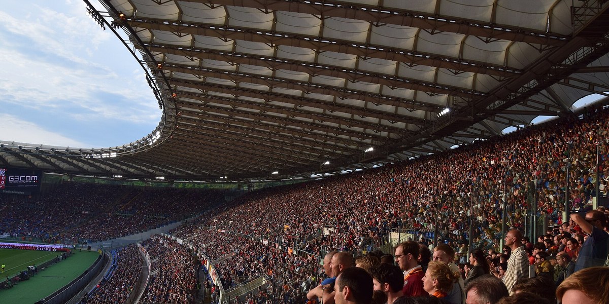Stadio Olimpico'nun dolu tribünleri