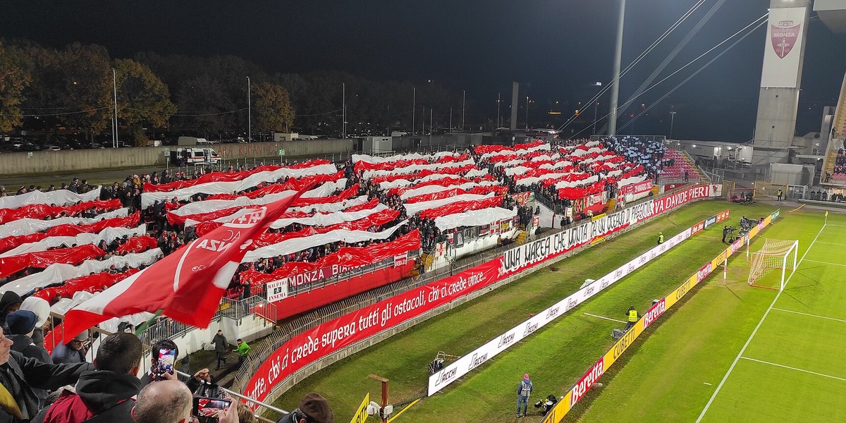 Stadyum tribününde açılan dev takım koreografisi