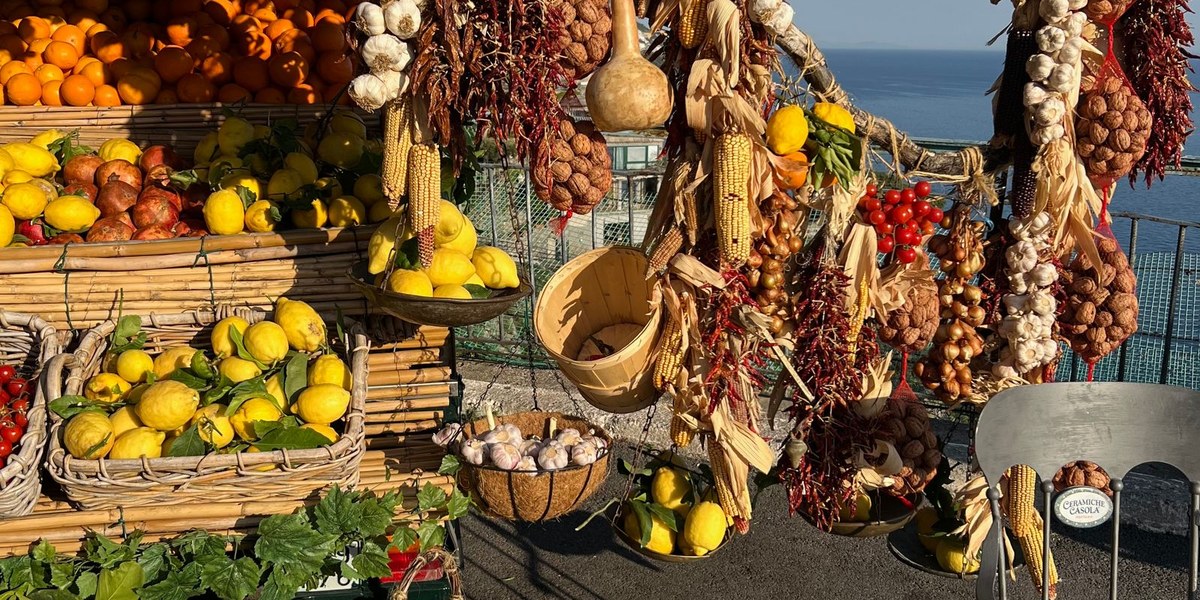 İtalyan pazarı, meyve ve sebze tezgahı