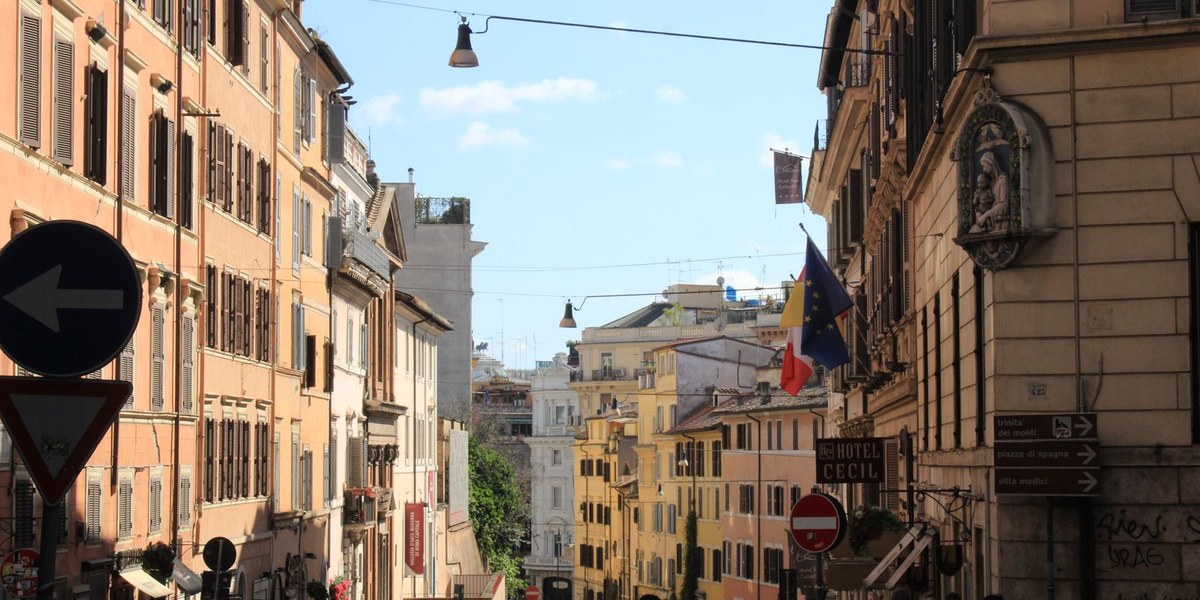 Roma güneşli sokak, İtalyan şehir yaşamı