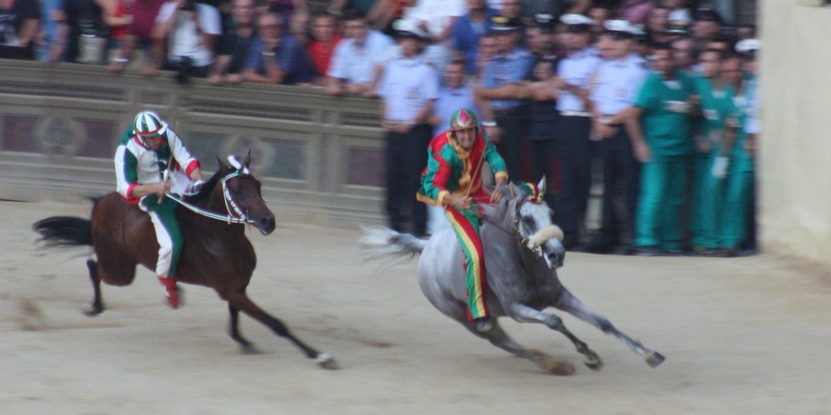 Palio di Siena at yarışı Piazza del Campo