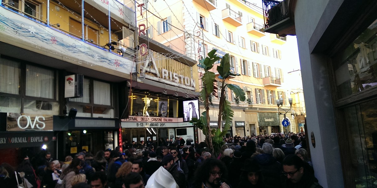 Sanremo Ariston Tiyatrosu cephesi